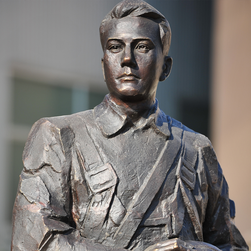 Aviator Sculpture Vincentaa