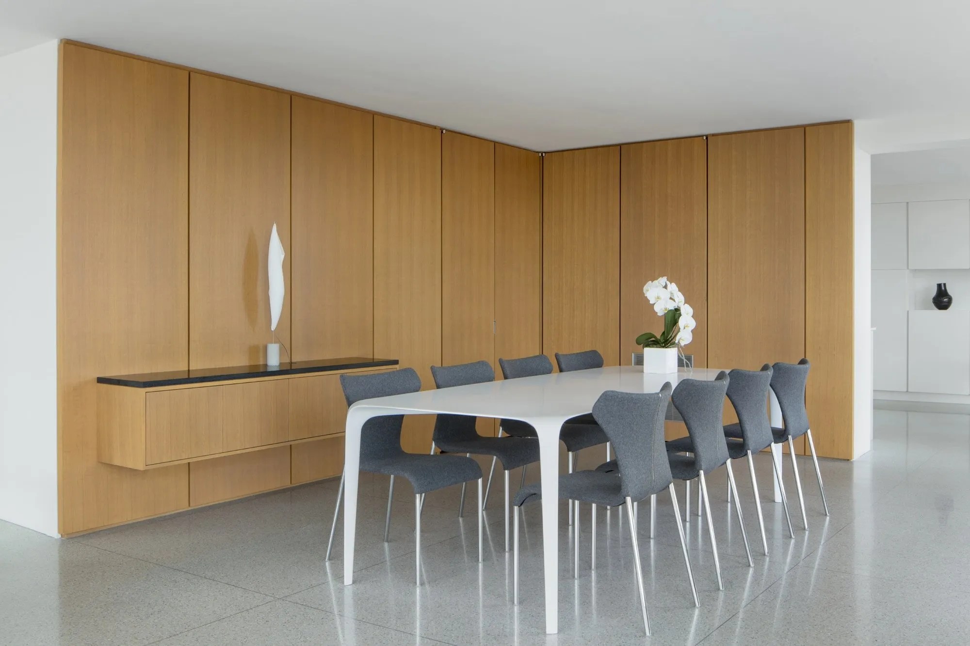 Oakdale Apartment Vinci Hamp Architects