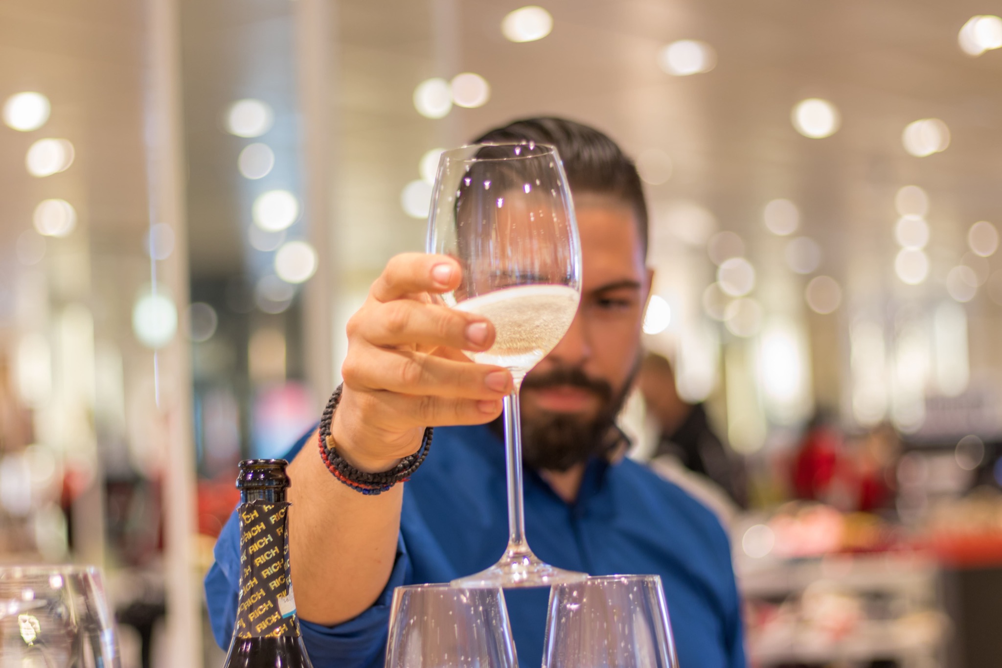 Best Sparkling Wines from Around the World That You Must Try