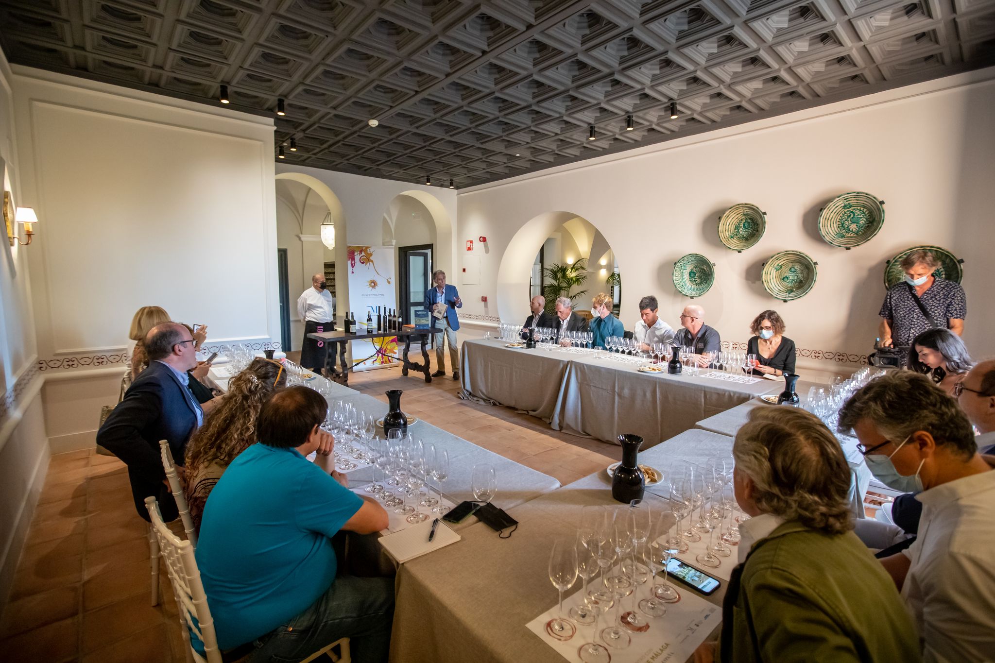 MÁLAGA Y SUS VINOS RECIBEN POR PRIMERA VEZ A LOS MASTERS OF WINE Vinos DO