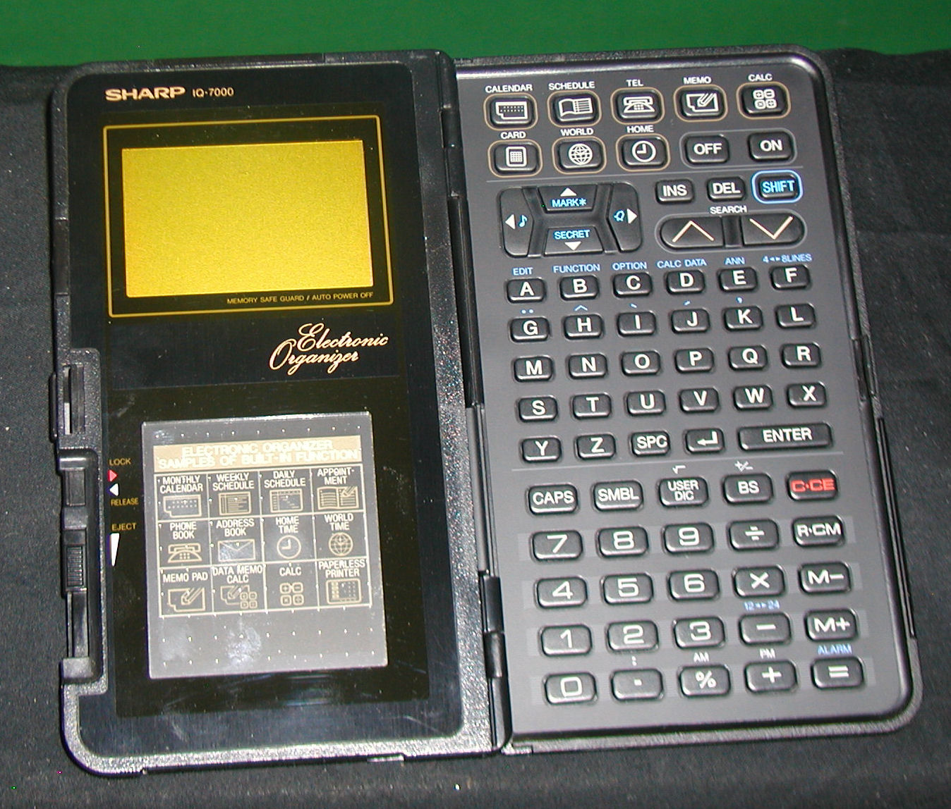 Vintage Computer Photos subject sharp IQ7000