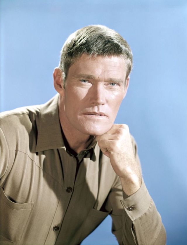 35 Portrait Photos of Chuck Connors as an Actor in the 1950s and ’60s(020)