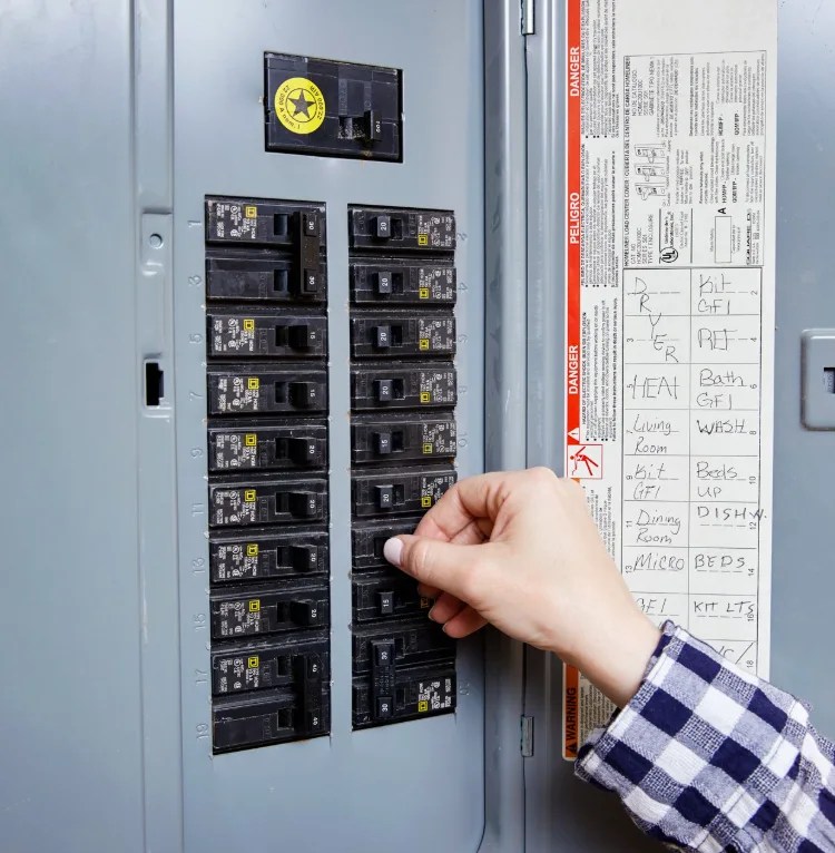 What is a Bolt-On Circuit Breaker? Complete Guide & Comparison
