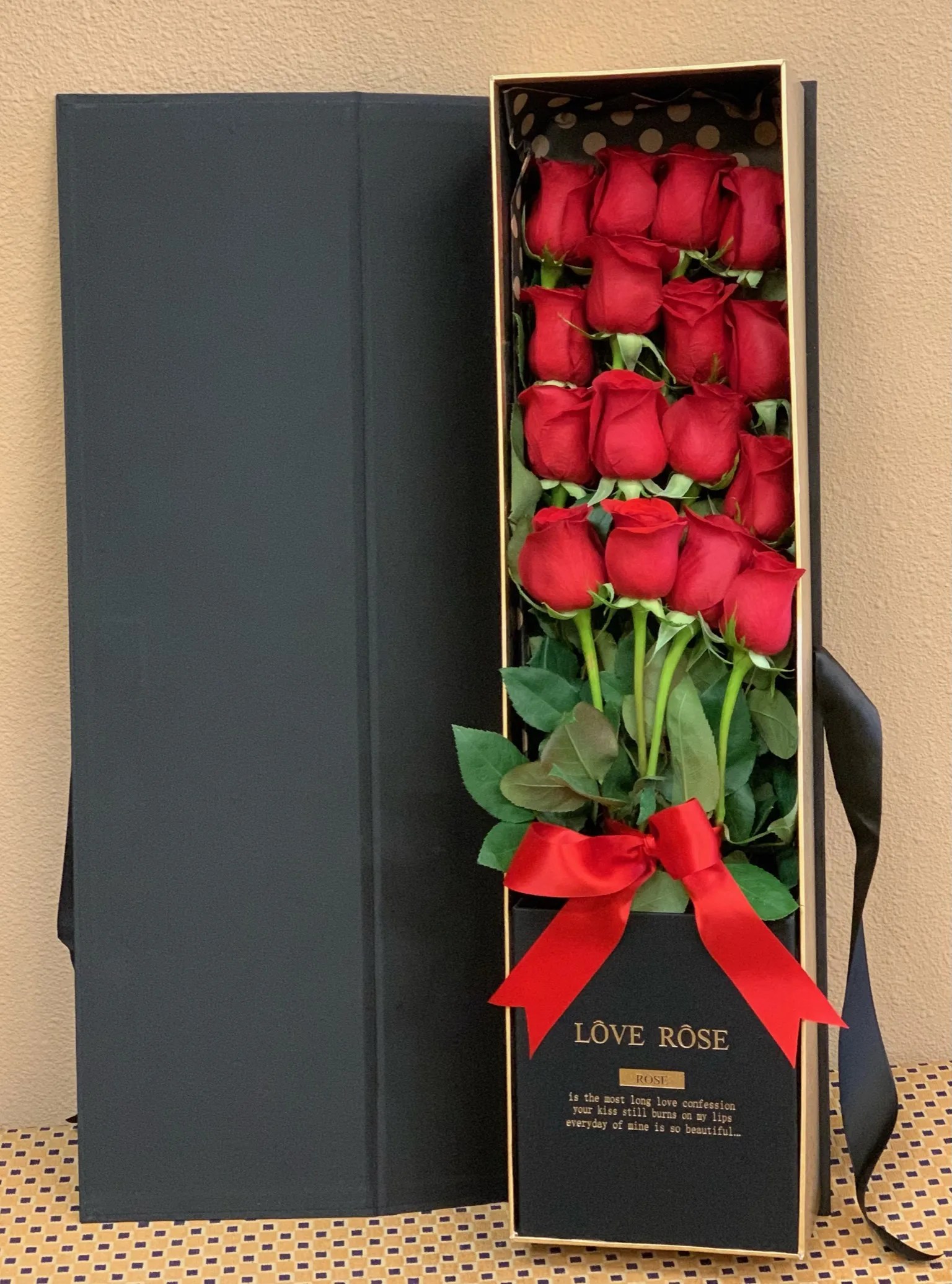 LONG STEM FRESH ROSES Black Box VIP Floral Designs