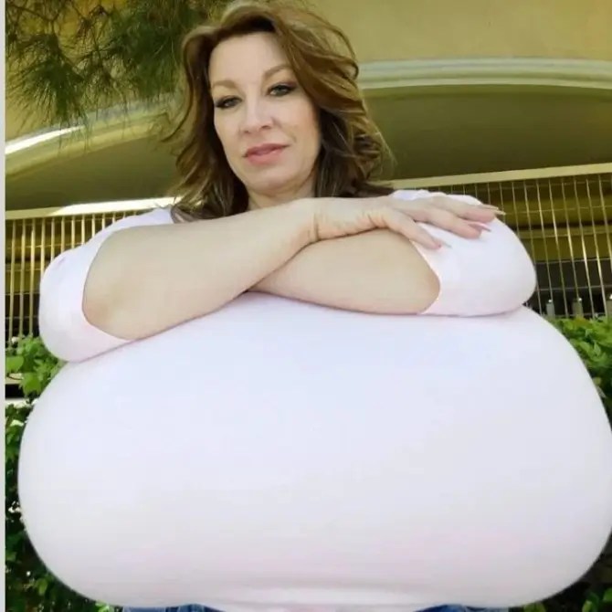 Chelsea Charms Has The World’s Largest Breasts - Usa Stories