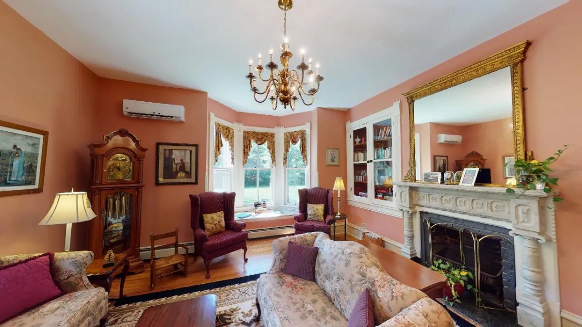 Afton Mountain Bed & Breakfast 🏠 Virginia Historic Homes for Sale