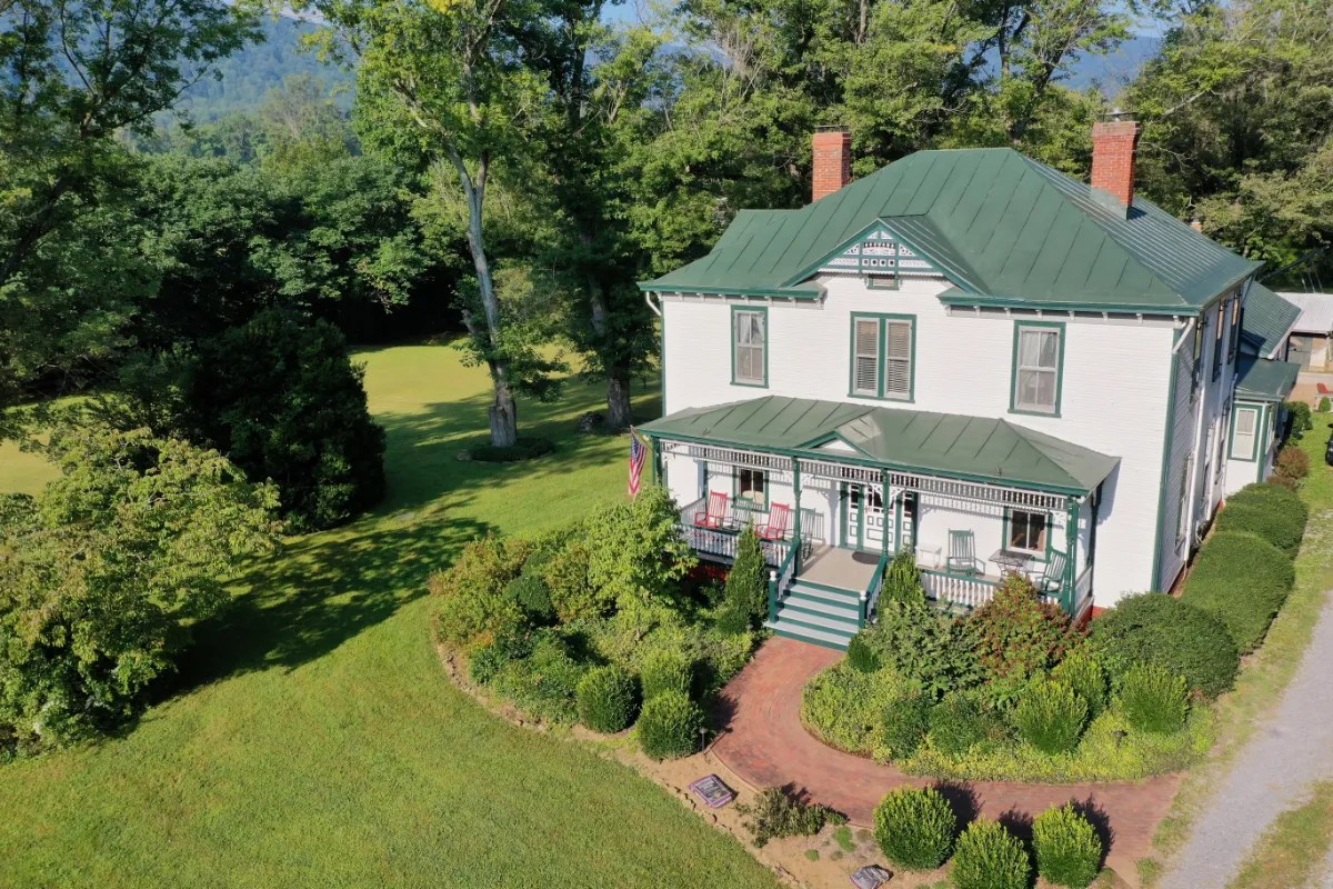 Afton Mountain Bed & Breakfast 🏠 Virginia Historic Homes for Sale