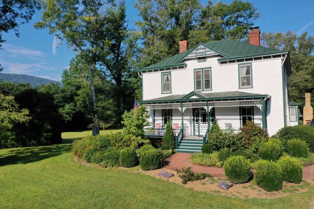 Afton Mountain Bed & Breakfast 🏠 Virginia Historic Homes for Sale
