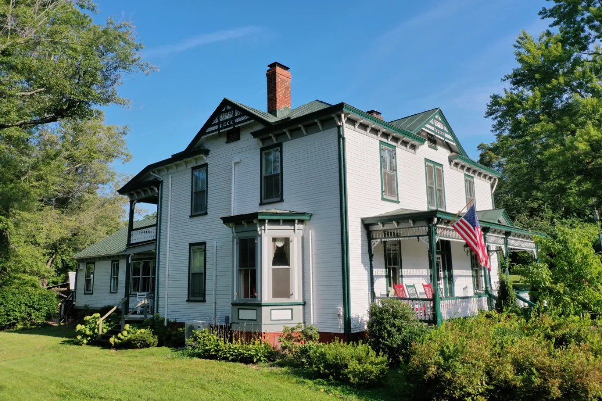 Afton Mountain Bed & Breakfast 🏠 Virginia Historic Homes for Sale