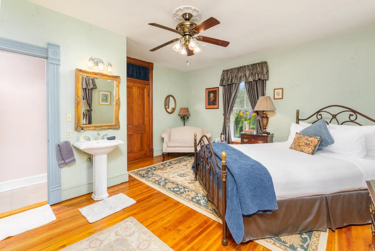 Afton Mountain Bed & Breakfast 🏠 Virginia Historic Homes for Sale