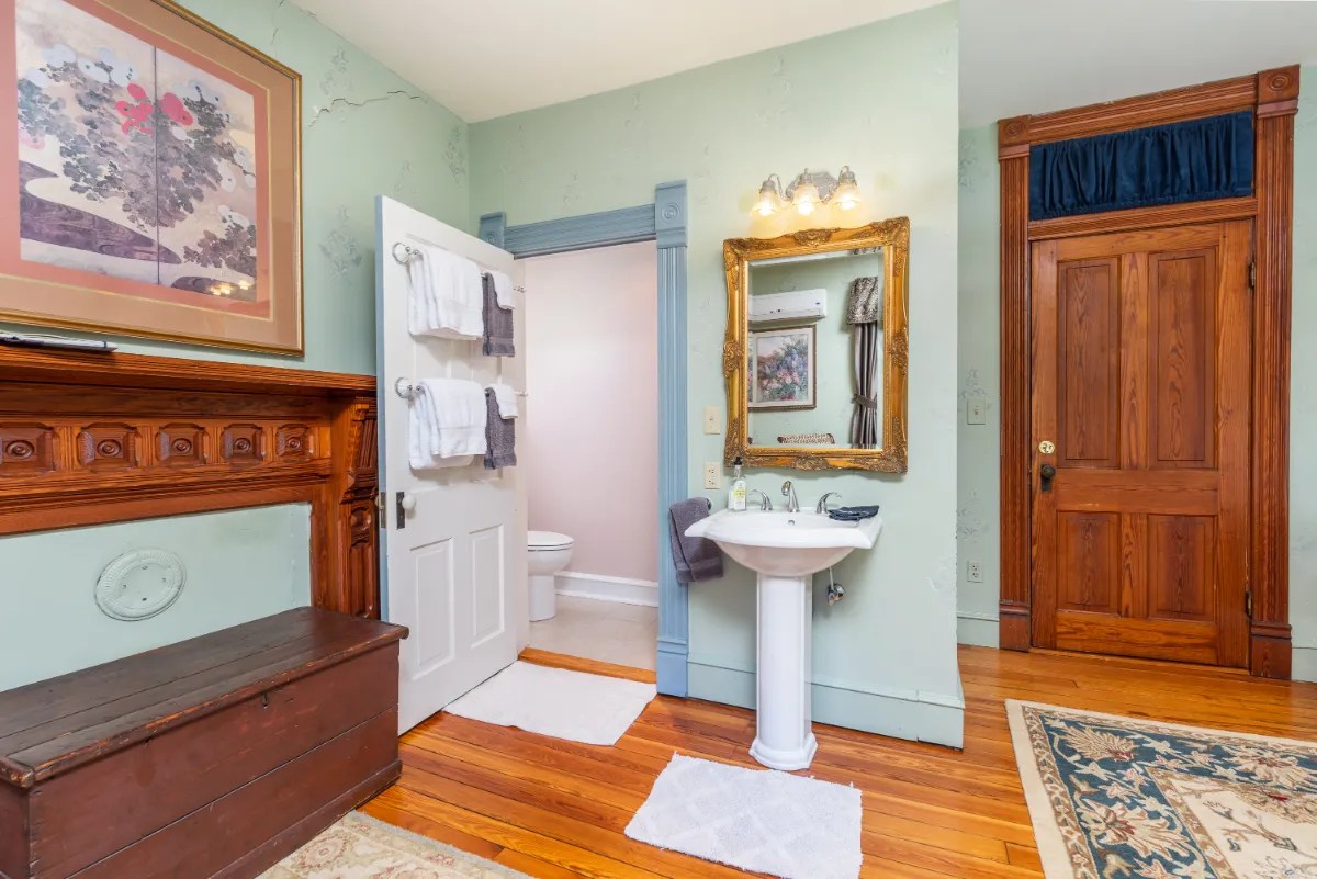 Afton Mountain Bed & Breakfast 🏠 Virginia Historic Homes for Sale