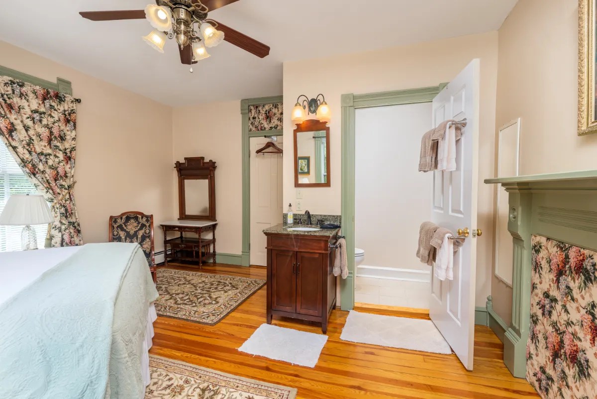 Afton Mountain Bed & Breakfast 🏠 Virginia Historic Homes for Sale