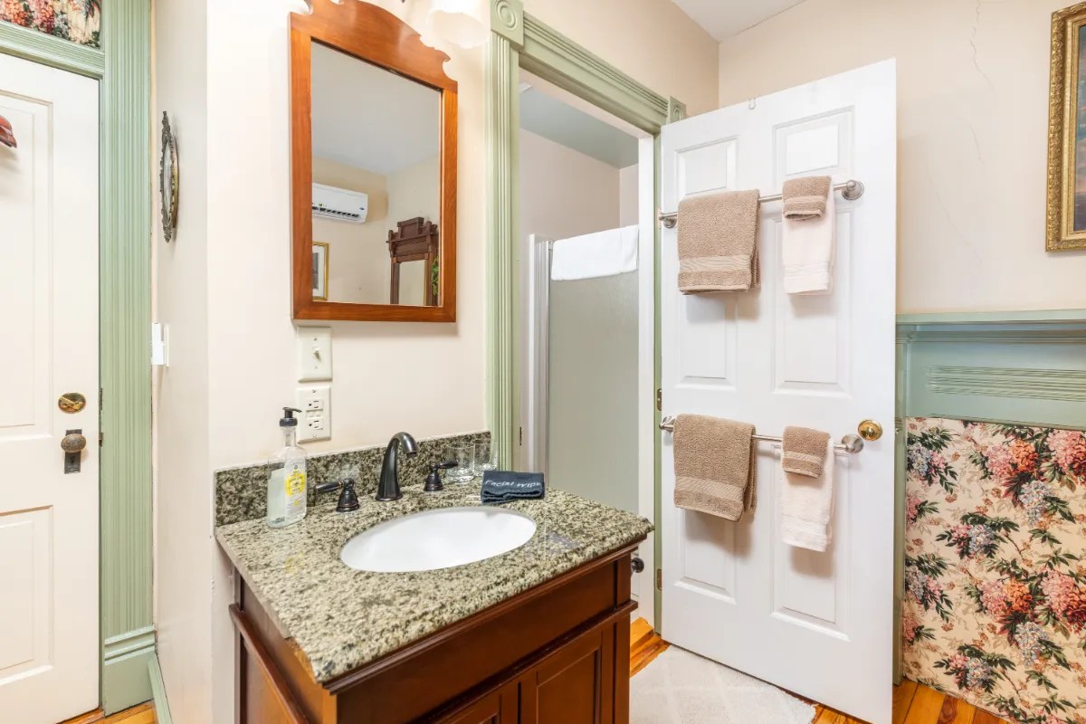 Afton Mountain Bed & Breakfast 🏠 Virginia Historic Homes for Sale