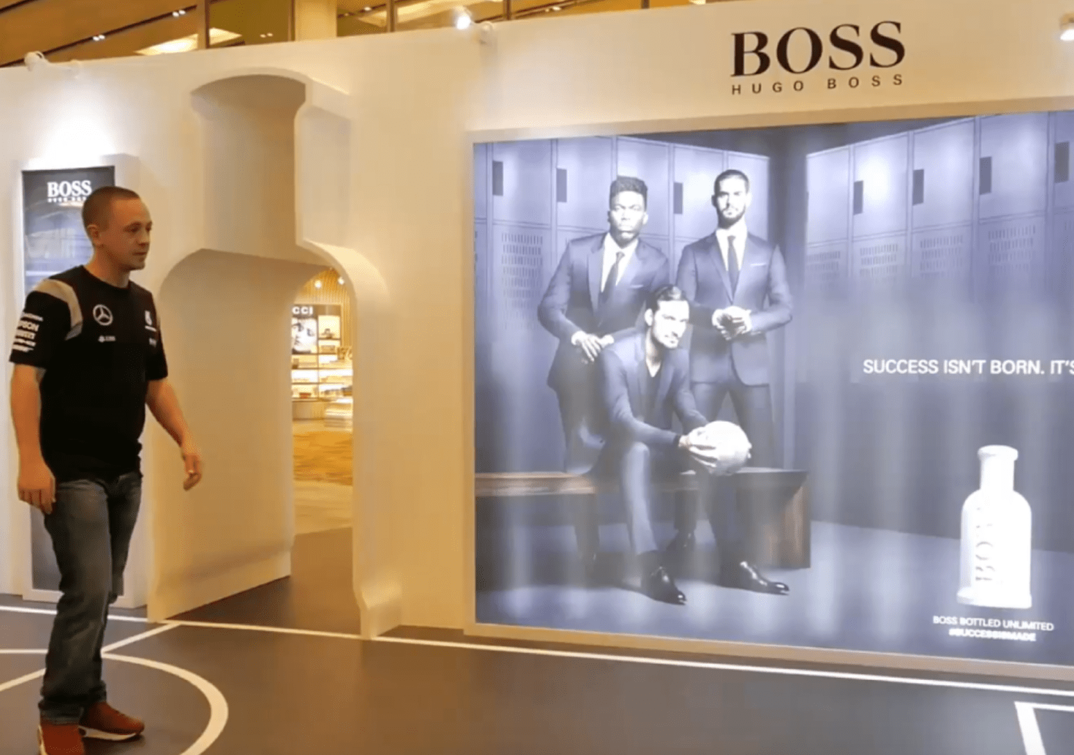 Hugo Boss kinect based app for Singapore Airport VirtuaLab