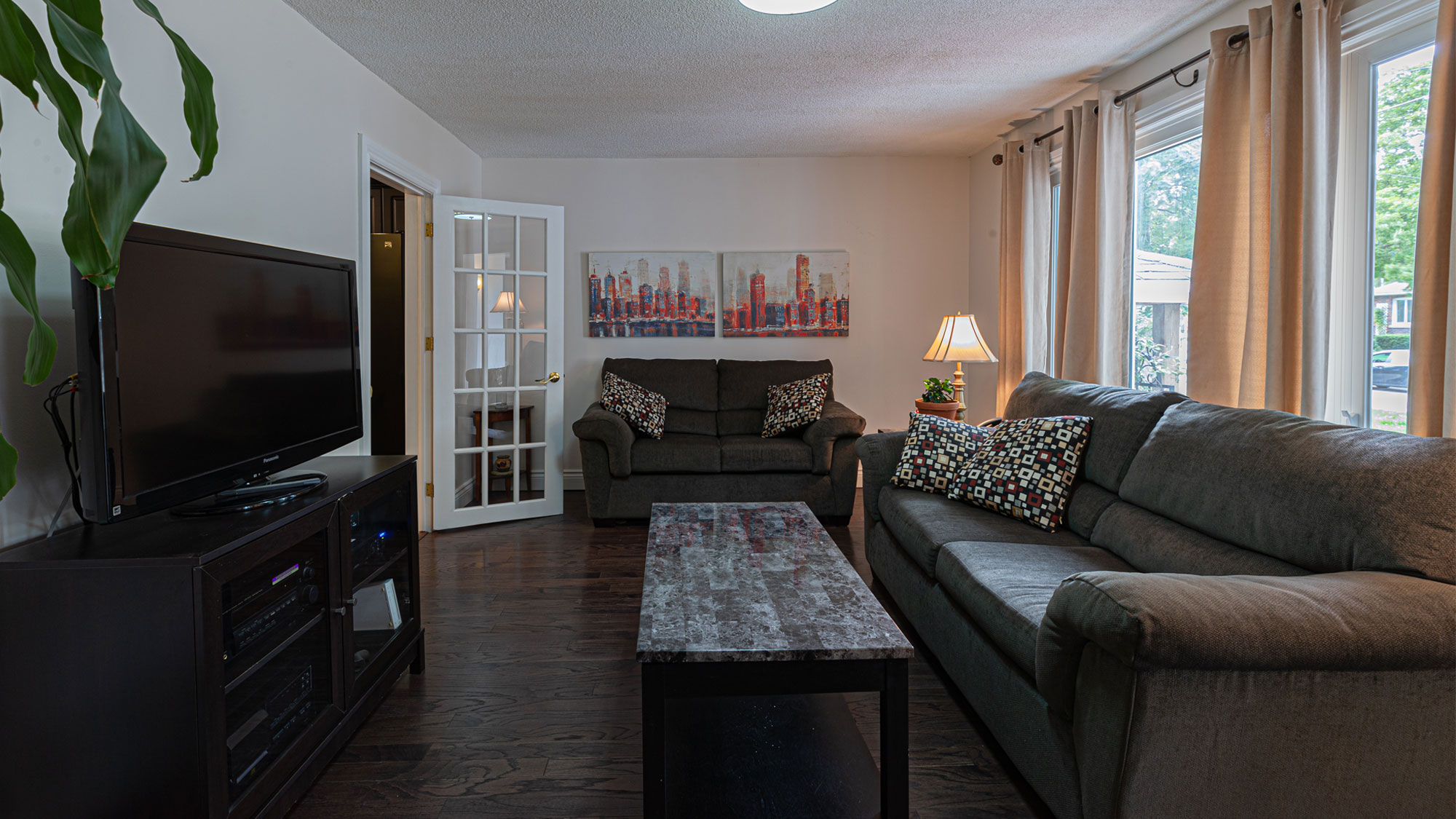 53 Woodward Ave. Virtual Tour by Online Open House of the property