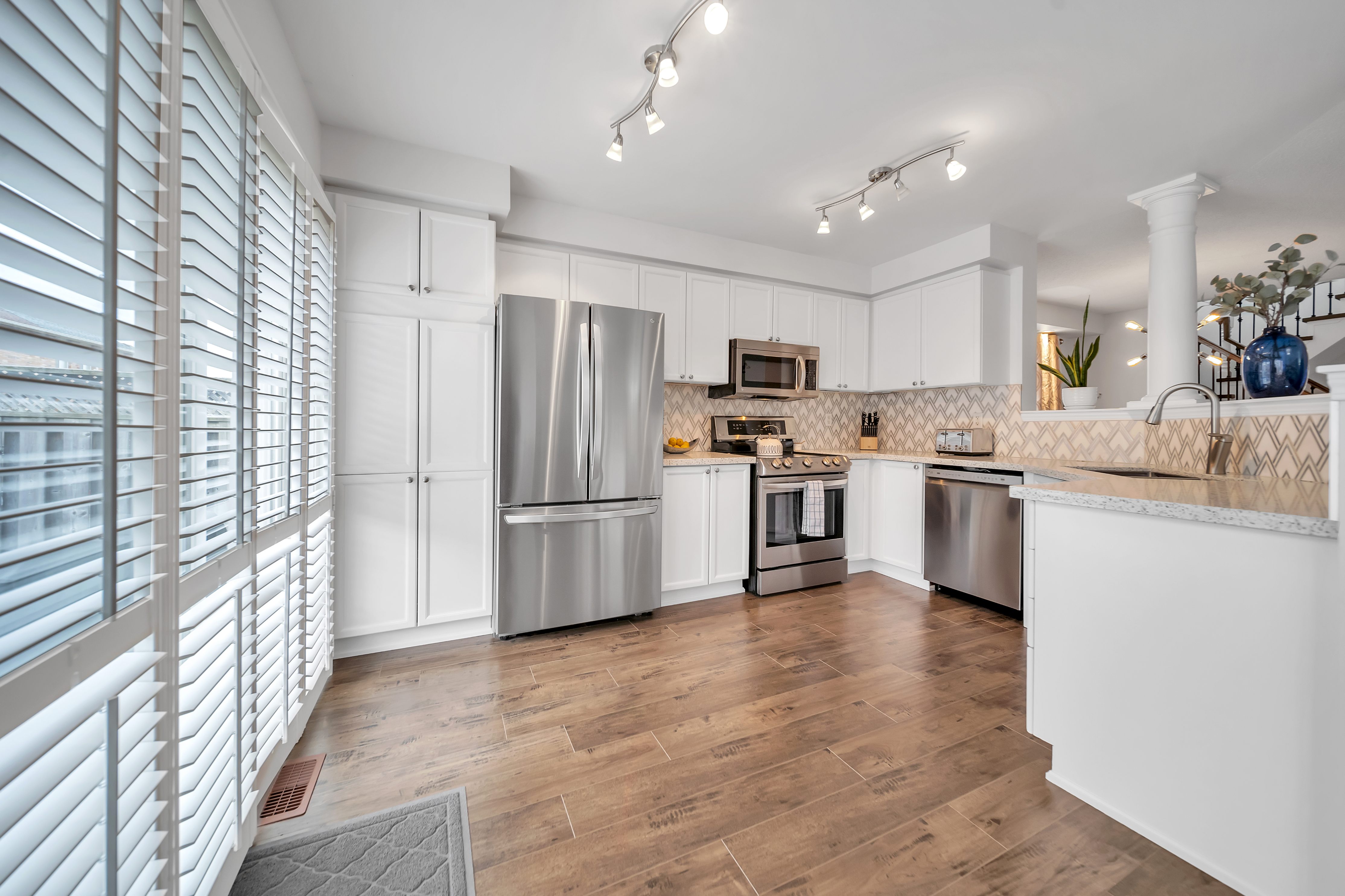 687 Edwards Ave. Virtual Tour by Online Open House of the property