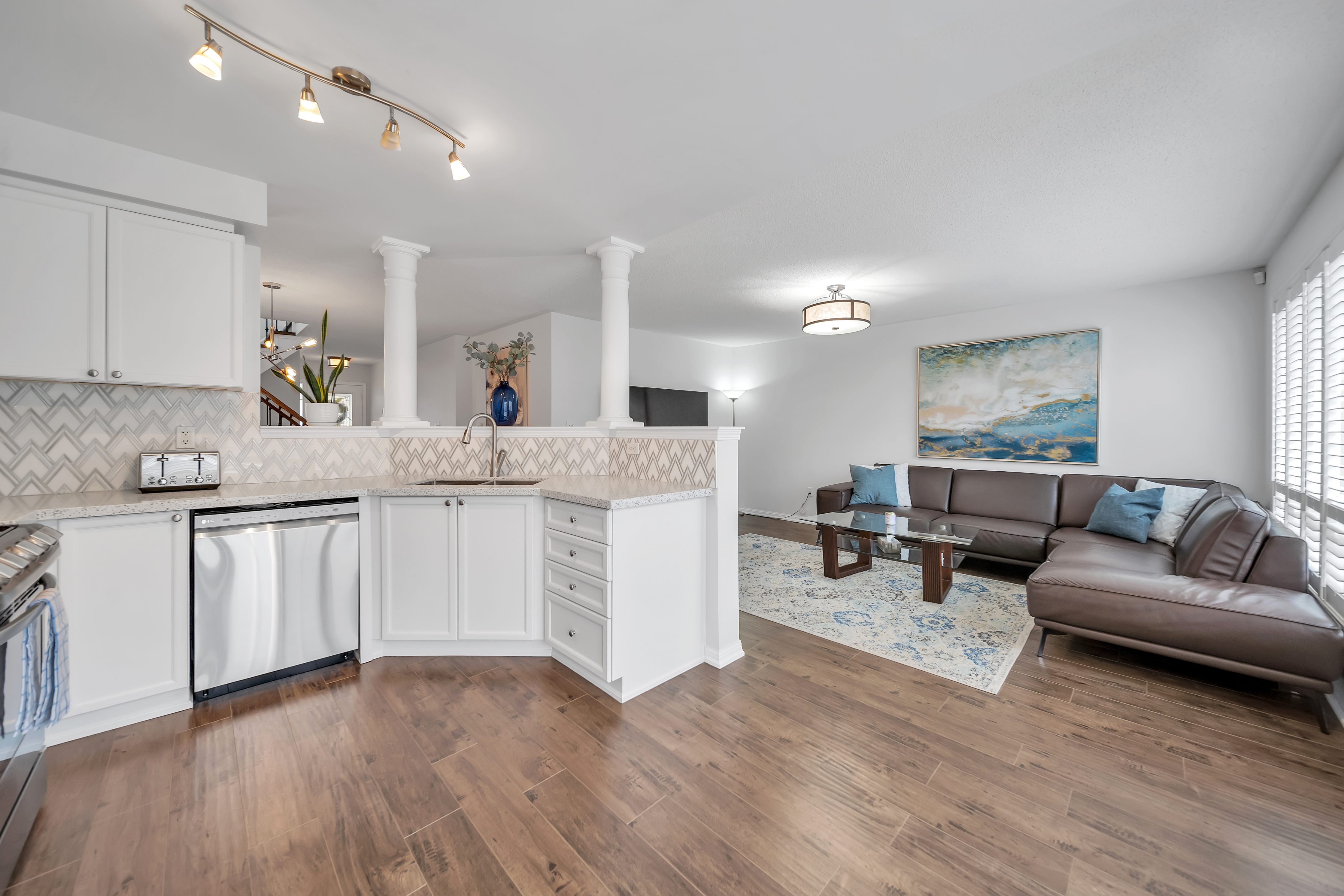 687 Edwards Ave. Virtual Tour by Online Open House of the property