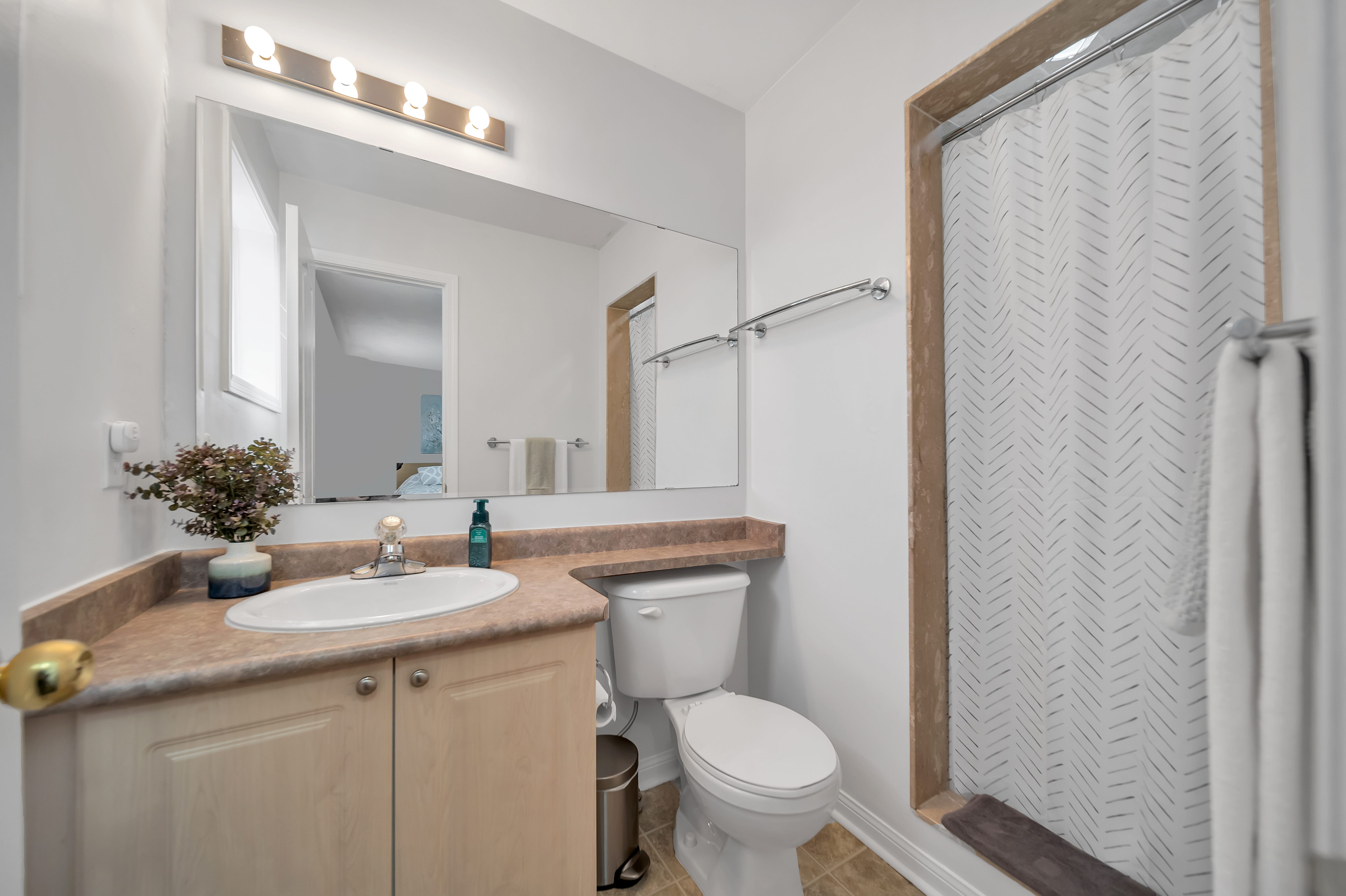 687 Edwards Ave. Virtual Tour by Online Open House of the property