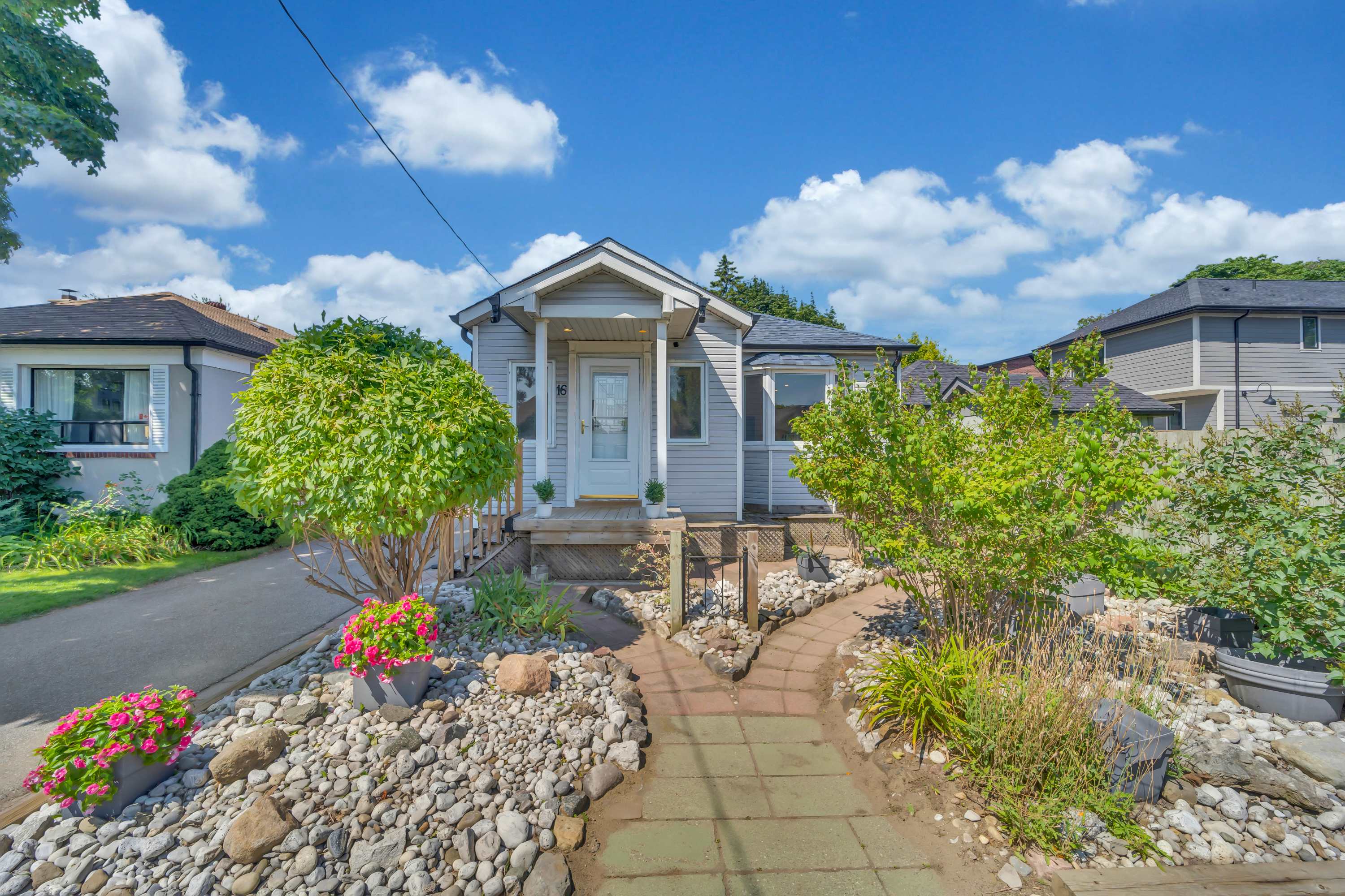 16 Parker Ave. Virtual Tour by Online Open House of the property