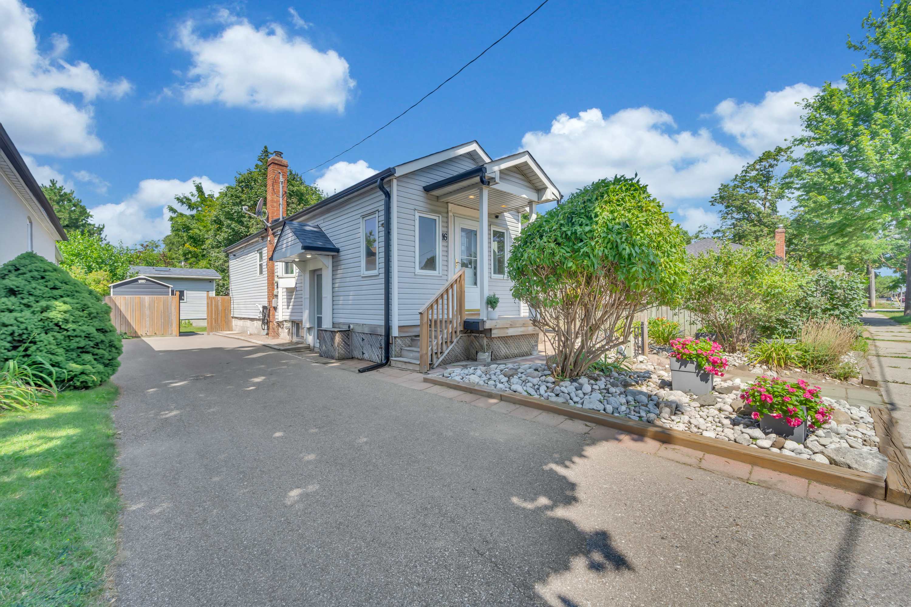 16 Parker Ave. Virtual Tour by Online Open House of the property