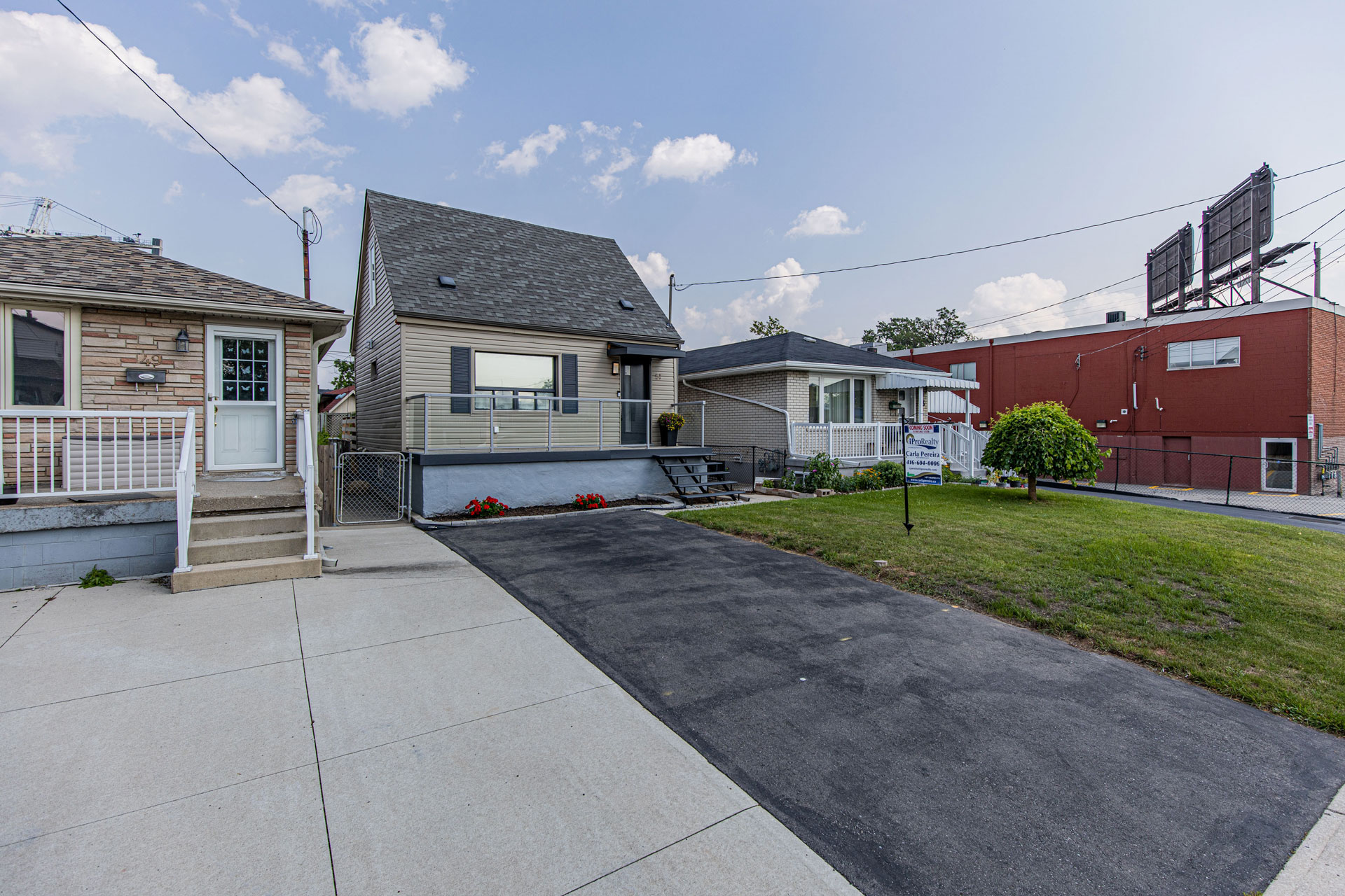 51 Delena Ave. S. Virtual Tour by Online Open House of the property