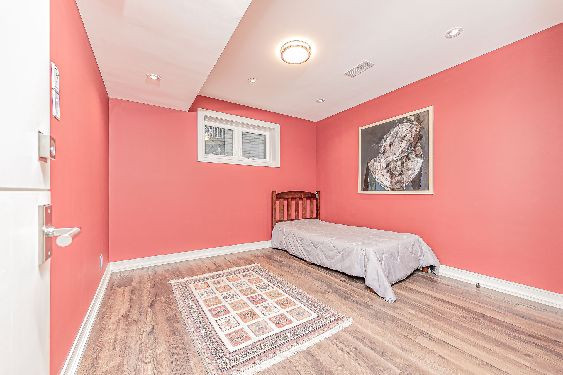 31 Dalmeny Rd. Virtual Tour by Online Open House of the property