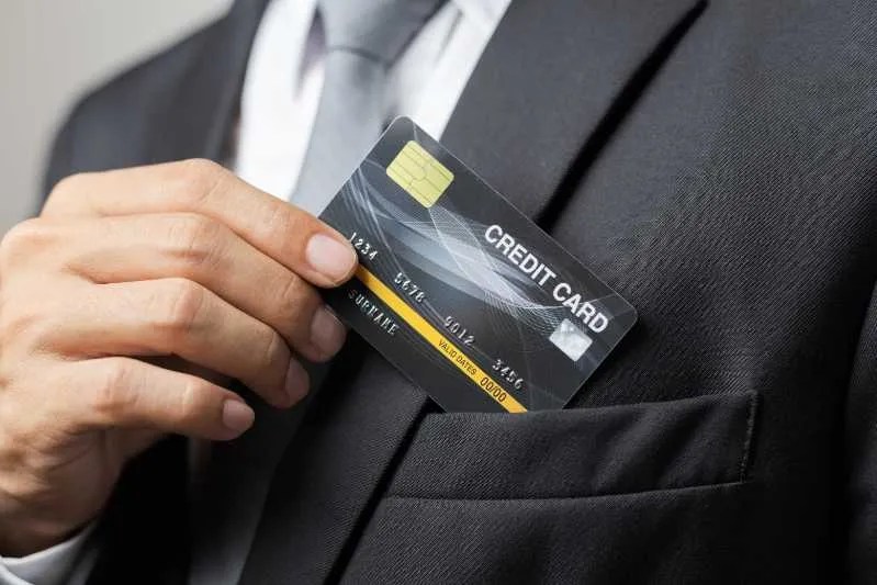 ブラックカードとは？所有するメリットや入会条件を解説！｜バーチャルオフィスのレゾナンス