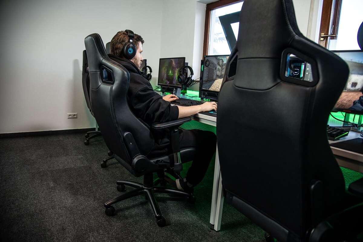 The 6 Best Gaming Chairs for a Short Person (Updated!) Virtual Tilt
