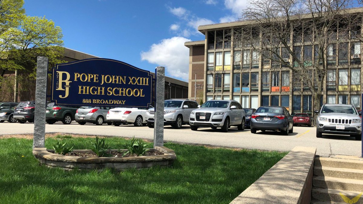 Trường Trung Học Pope John XXIII High School Bang Massachusetts