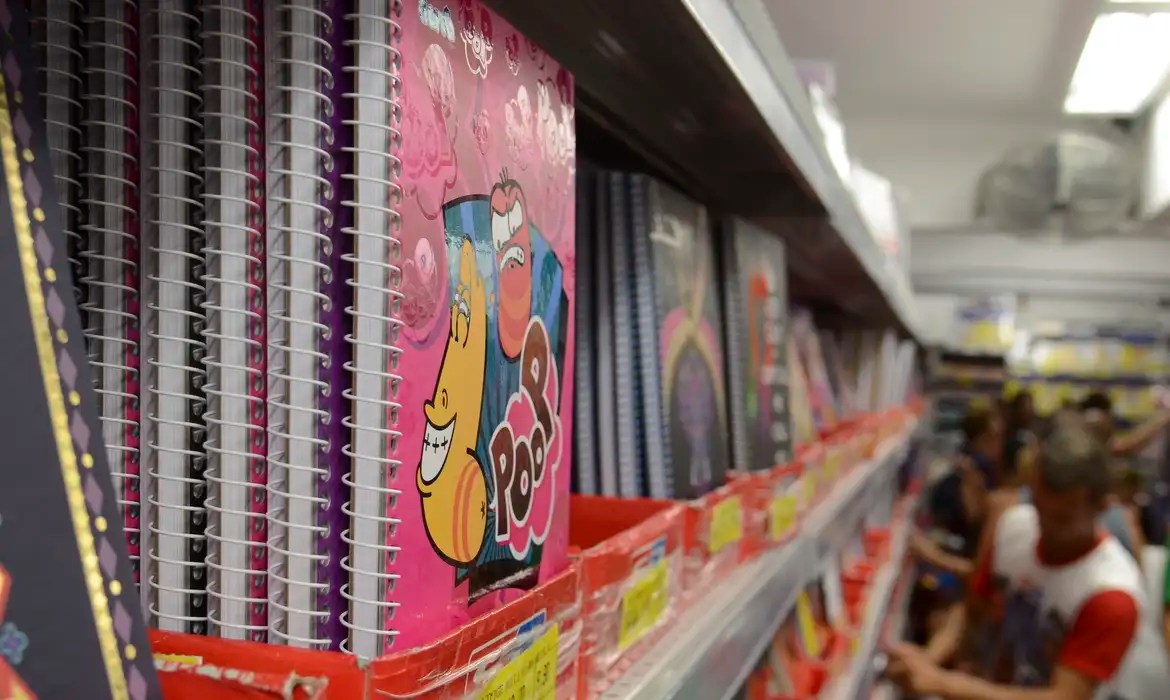 gastos com material escolar