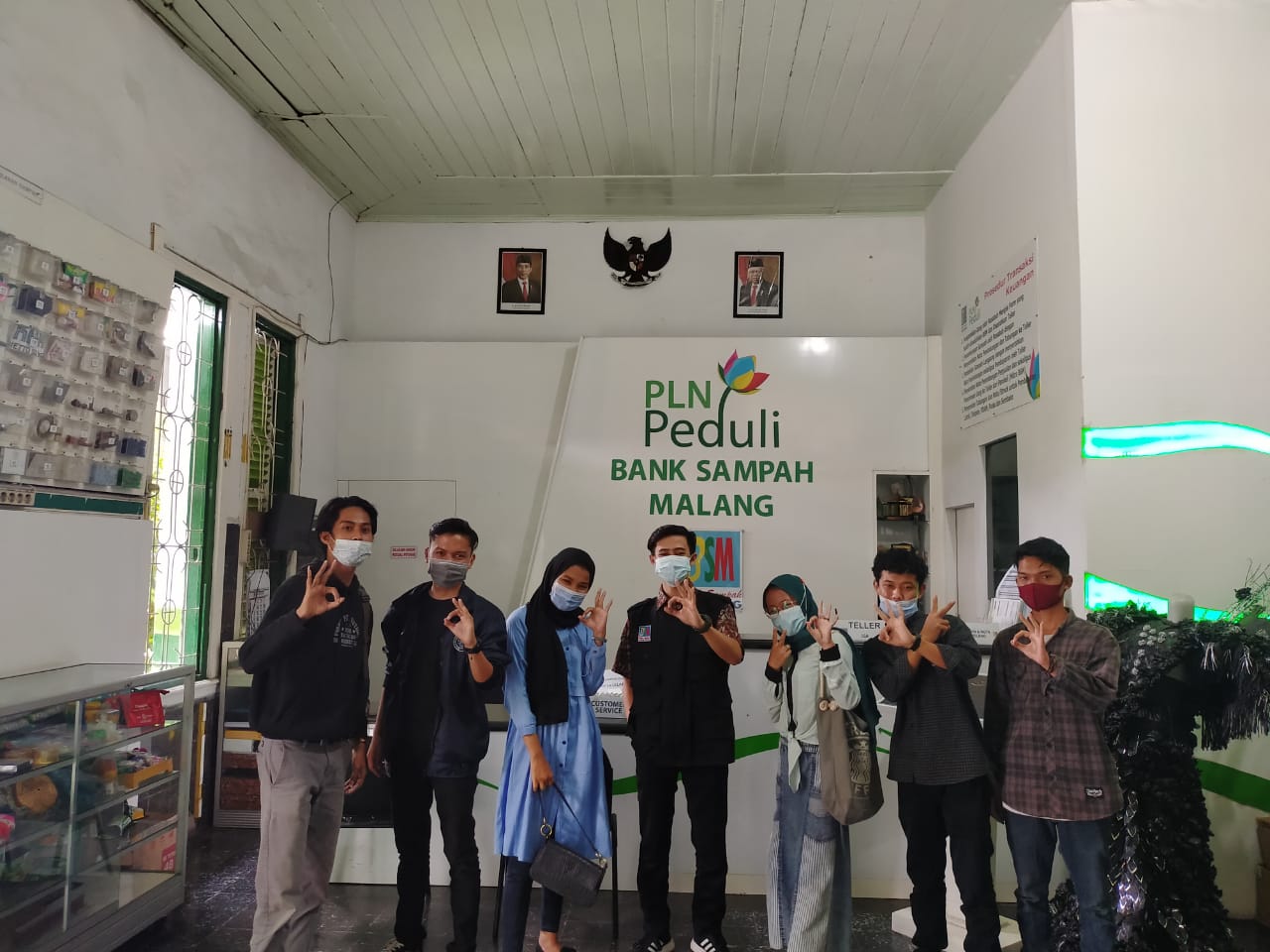 Prihatin Melihat Tumpukan Sampah di Daerah, Mahasiswa Belajar Pengolahan  Sampah ke “BSM” Bank Sampah Malang - Indonesia Visioner