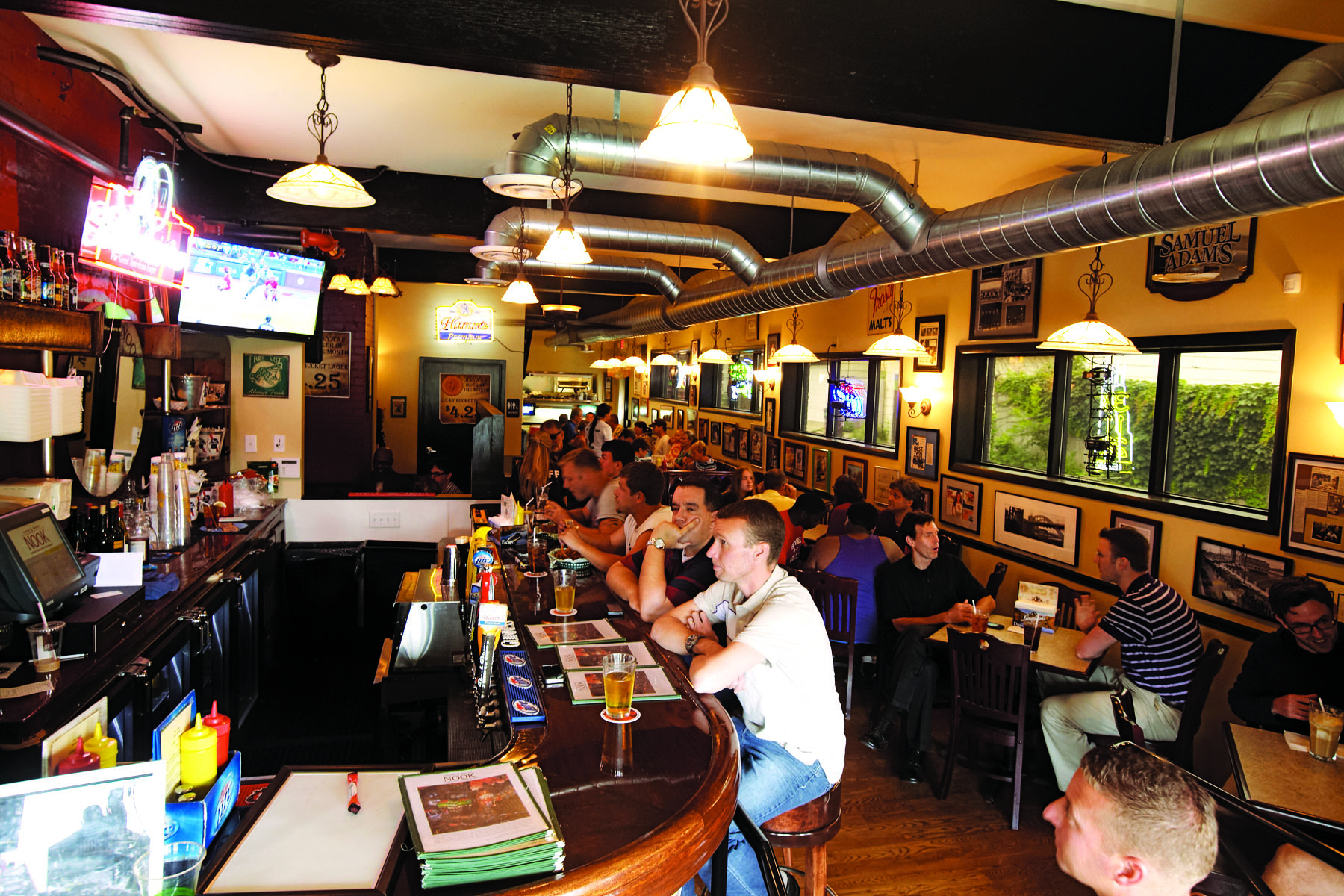unique-twin-cities-bars-that-add-a-twist-to-your-happy-hour-or-night-out