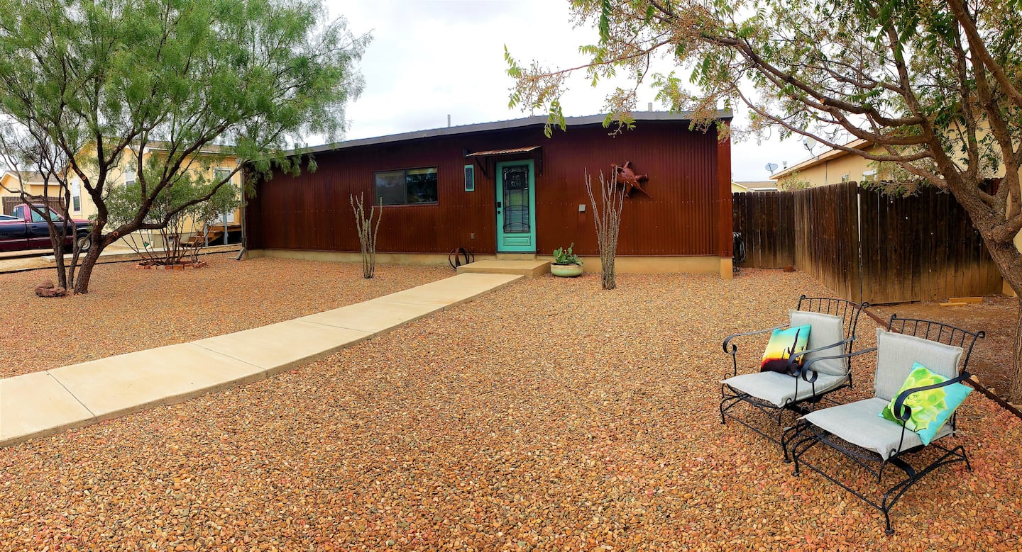 Casa Acero Alpine, Texas