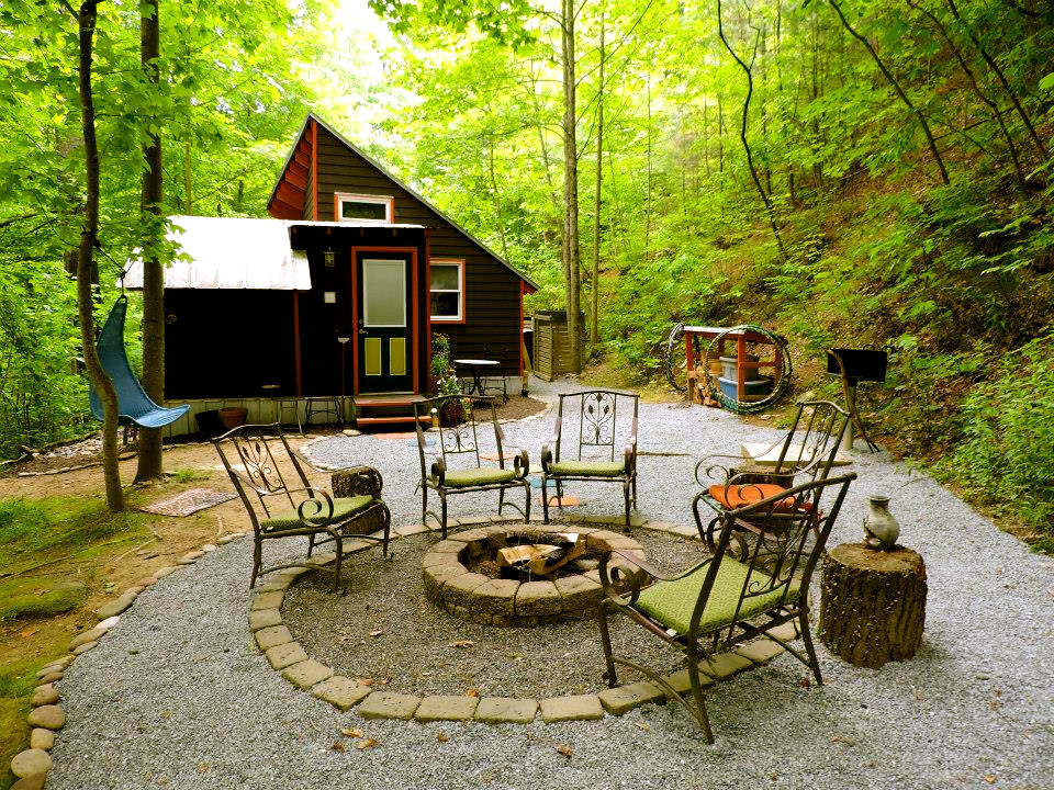 Moonbeam Bungalows To Hendersonville, NC