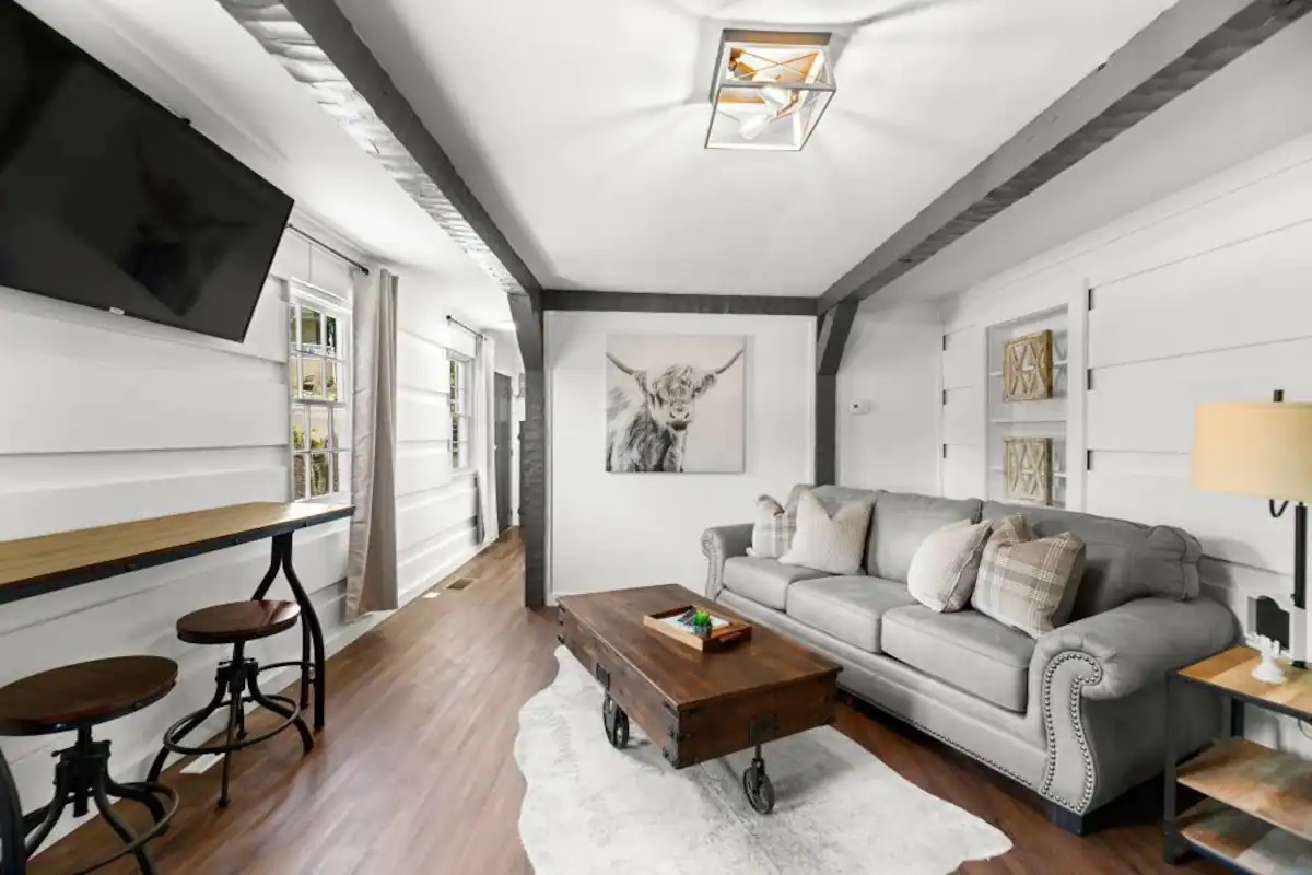 These 5 Smoky Mountain Rentals are PERFECT for your Holiday Getaway Lakeside of the Smokies