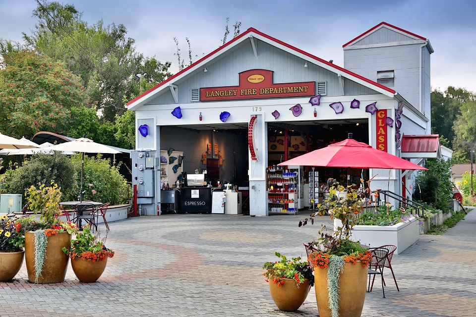 an artistic glassblower, or simply enjoy all of the beautiful