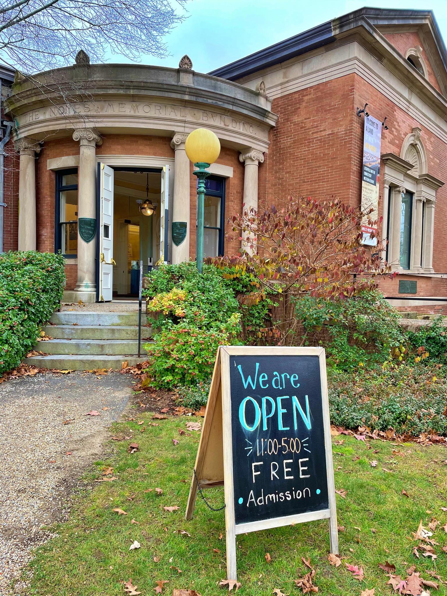 Top 5 Things to Do in Litchfield Over Thanksgiving Weekend Visit