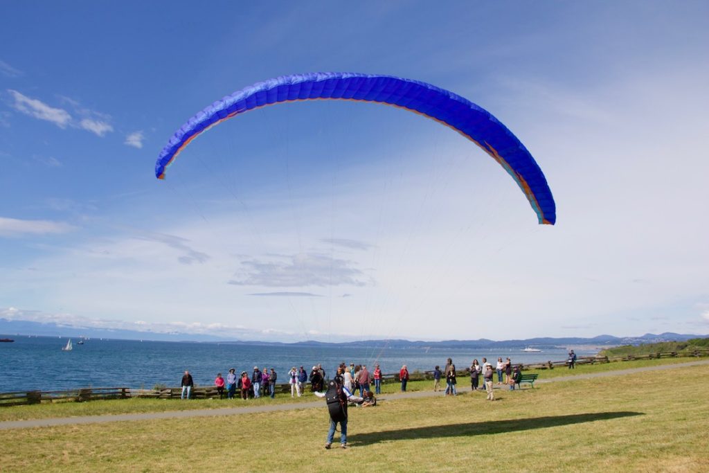 Paragliding and Hanggliding around Victoria Visitor In Victoria