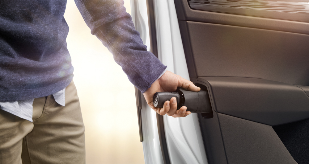 All cars should have umbrella holders in their doors VISOR.PH