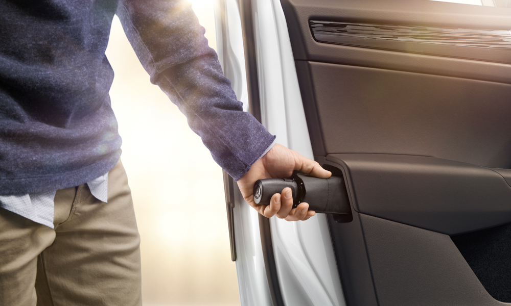 All cars should have umbrella holders in their doors VISOR.PH