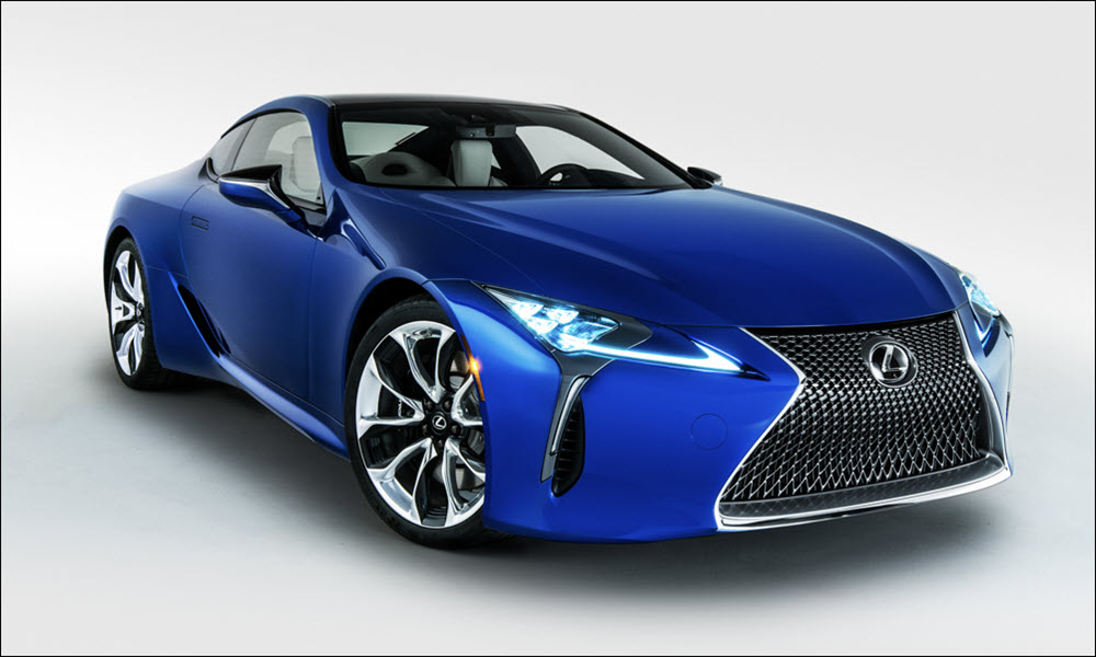 Fender created a Stratocaster painted in Lexus Structural Blue VISOR.PH