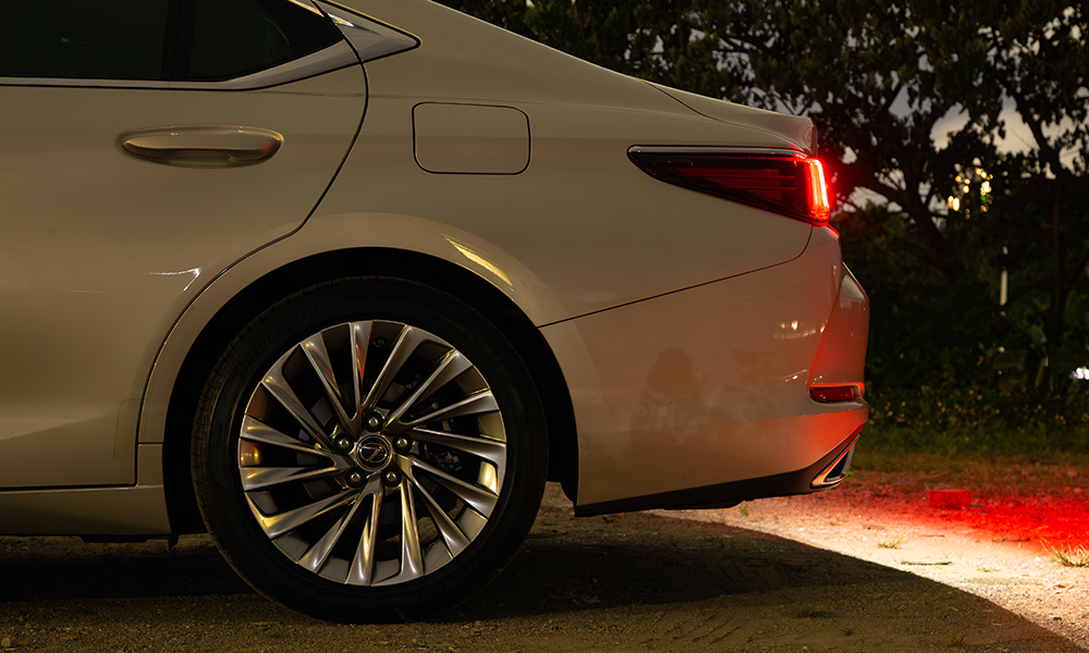 Lexus ES350 Premier: Low-key luxury | VISOR