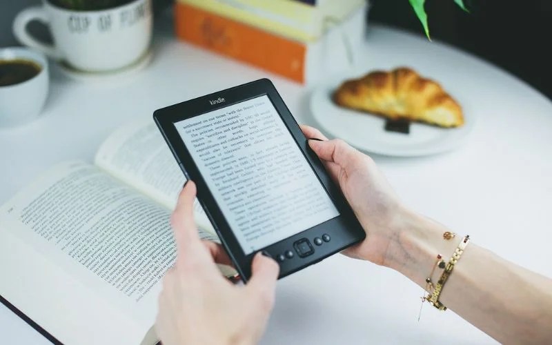 Learn How To Change Amazon Kindle Font Size [Easily Explained]