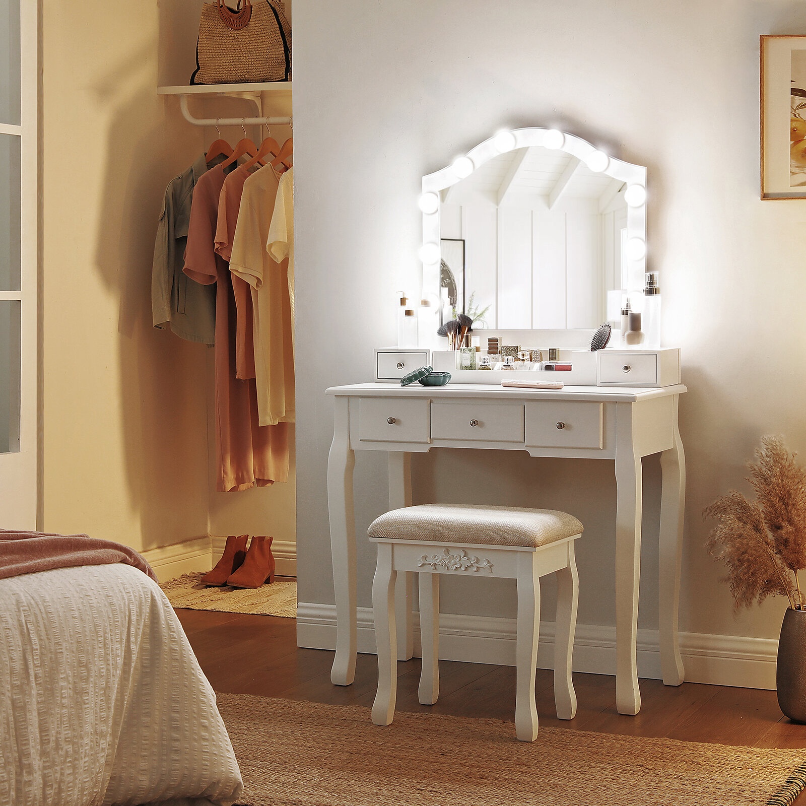 Bedroom Dressing Table With Mirror