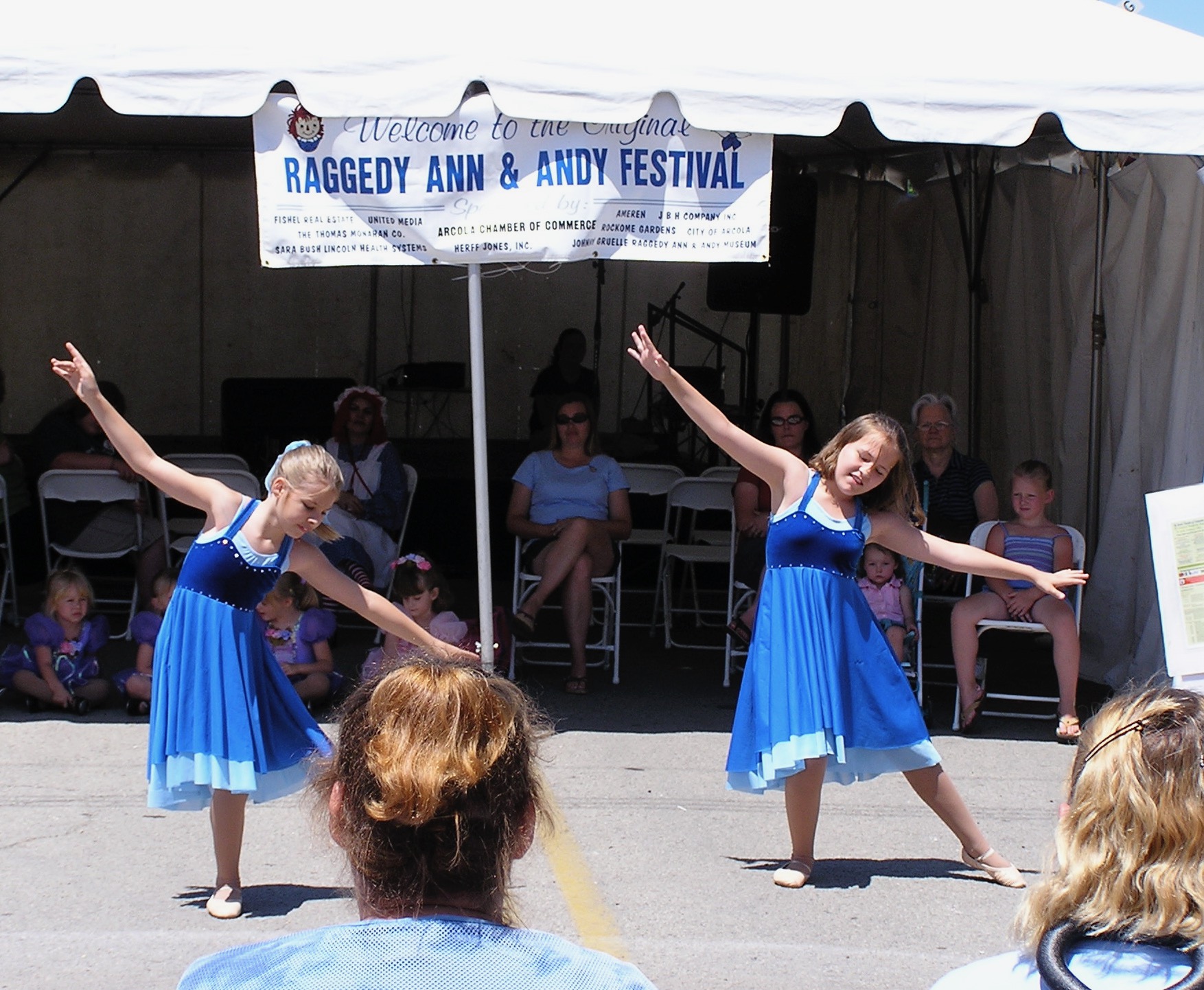 Arcola’s History in Murals Raggedy Ann and Raggedy Andy Around and