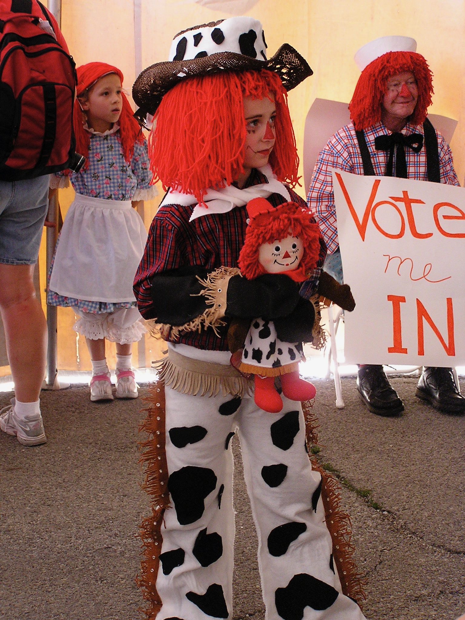 Arcola’s History in Murals Raggedy Ann and Raggedy Andy Around and