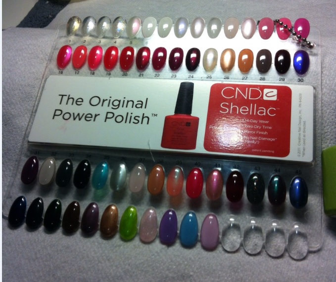 Uñas maravillosas con Shellac, Brisa Lite y CND