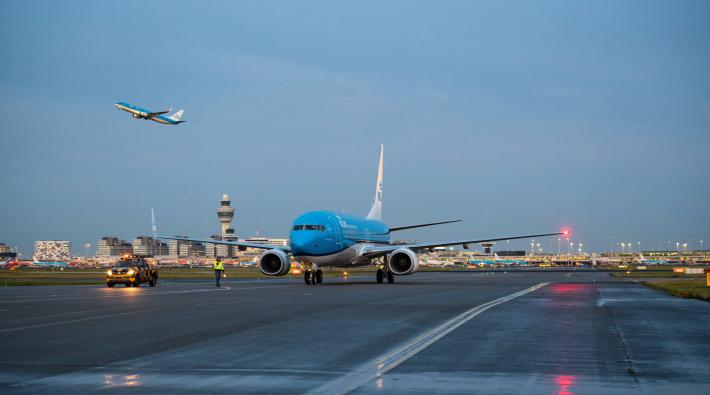 Schiphol op dit moment drukste luchthaven van Europa Vliegtuig Volgen