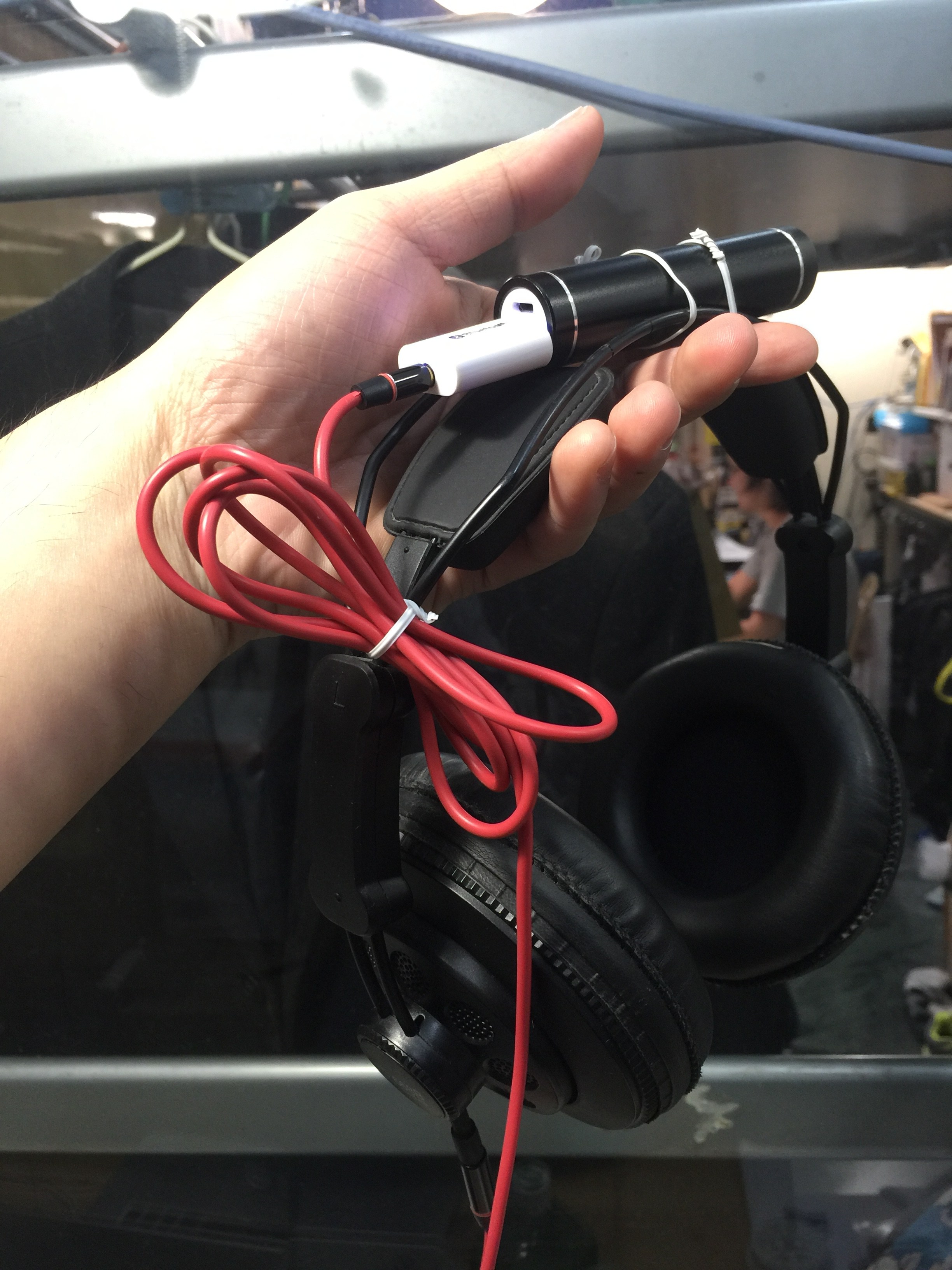 Getting Rid of Headphone's Messy and tangled chords——by creatively