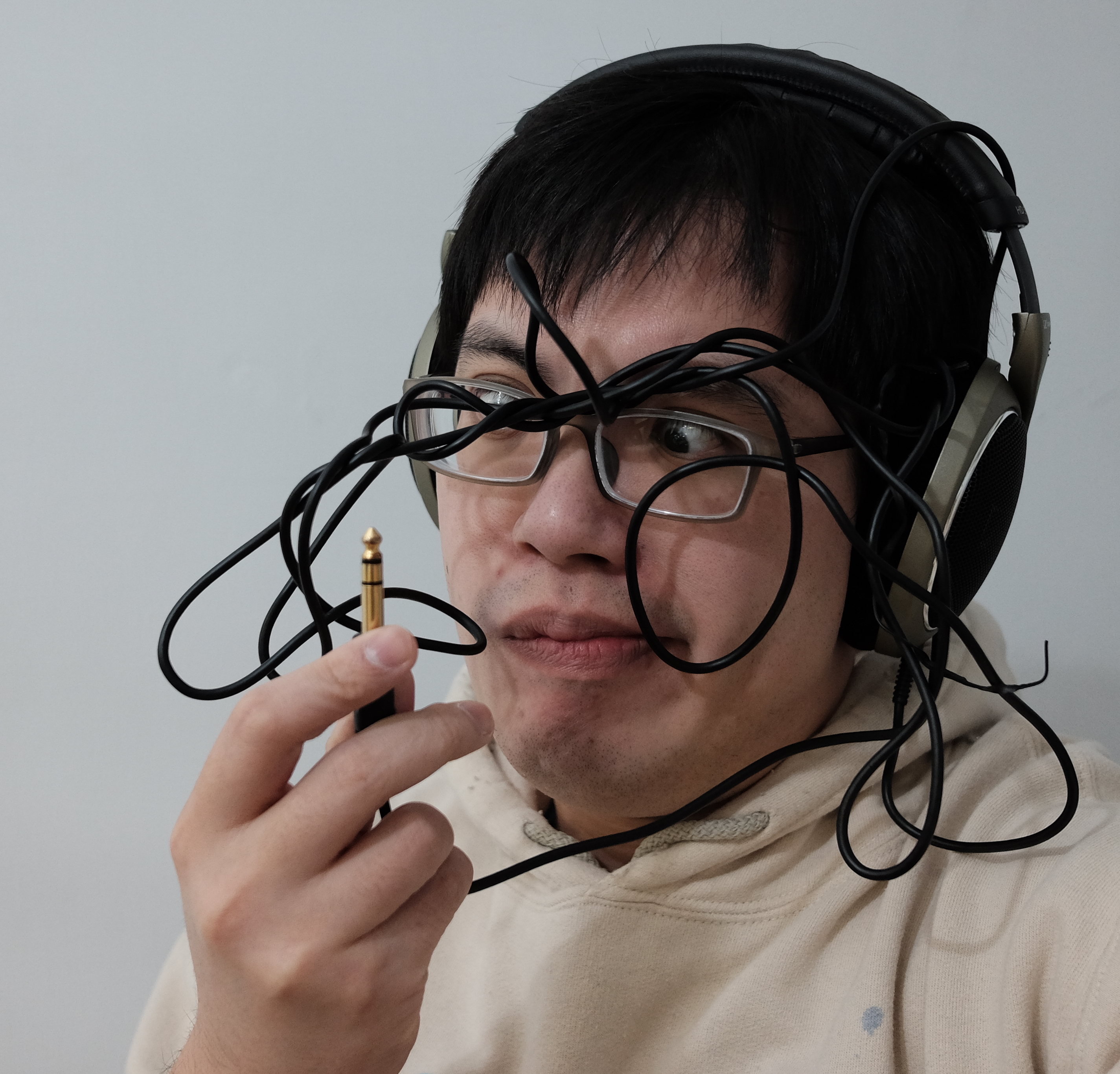 Getting Rid of Headphone's Messy and tangled chords——by creatively